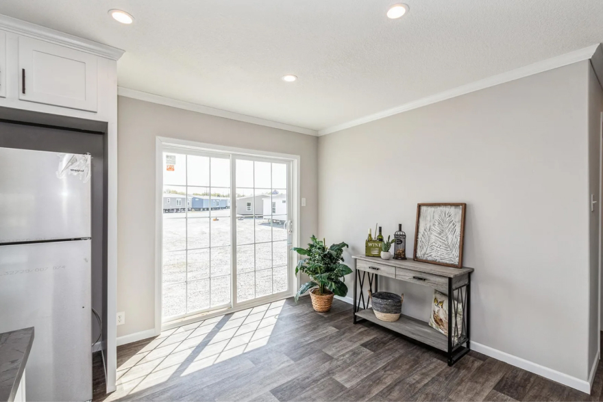 Fenix-Champion Homes Dresden - Pursuit dining room