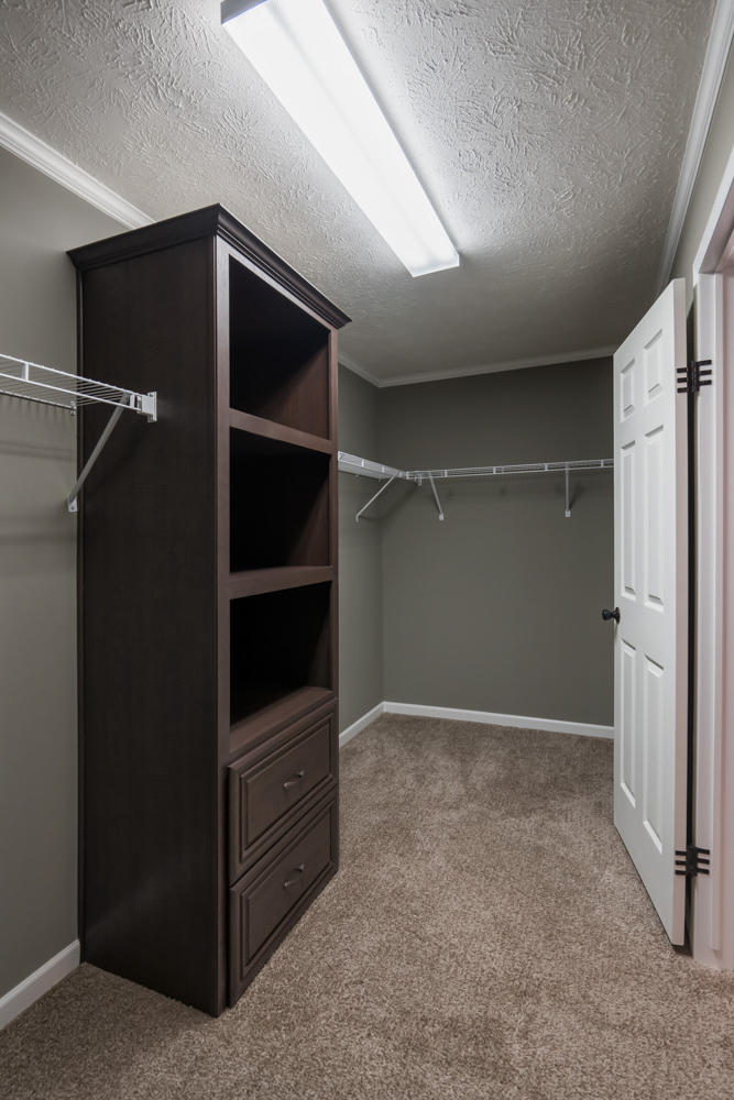 Vancleave-Kabco_MDFS-25-32_Closet_7827-1-scaled